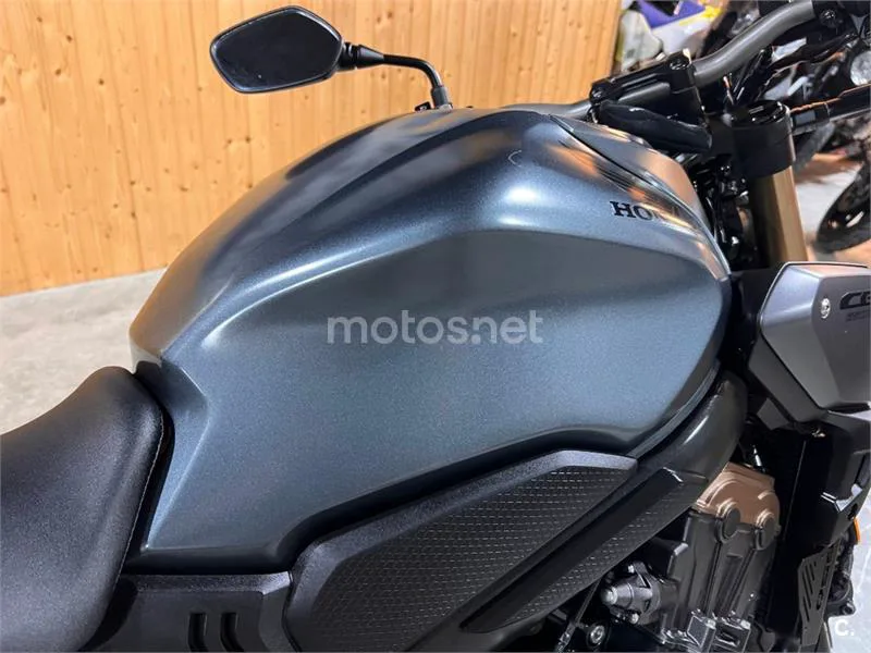 Honda CB 650 R – Vista 42