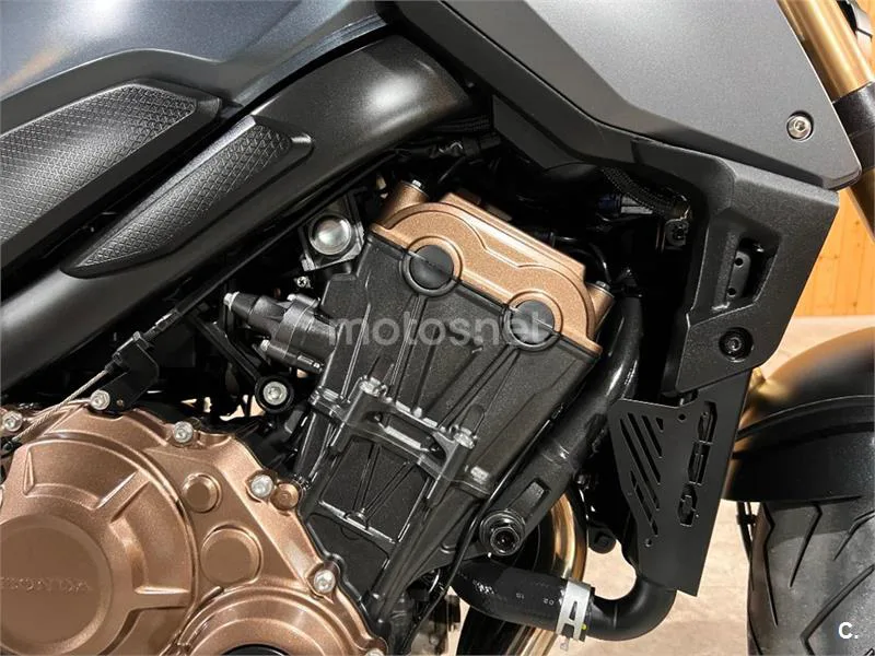 Honda CB 650 R – Vista 43