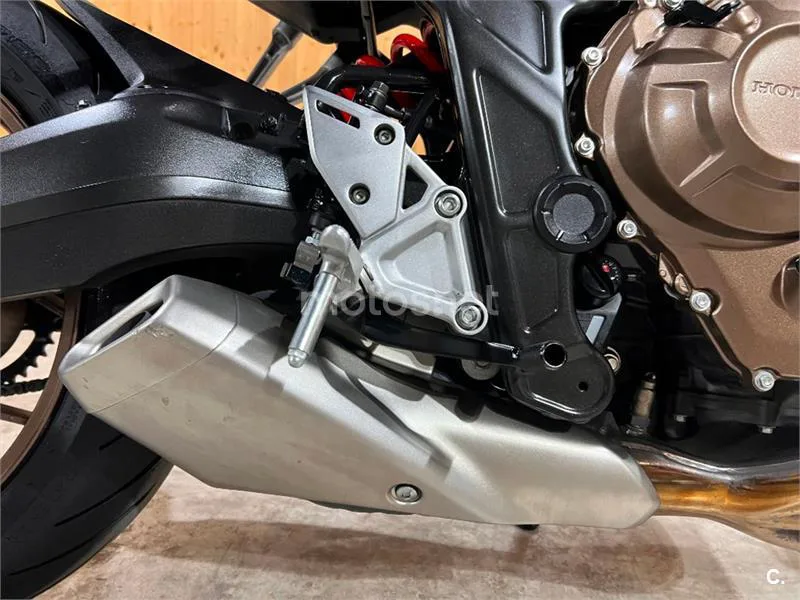 Honda CB 650 R – Vista 45
