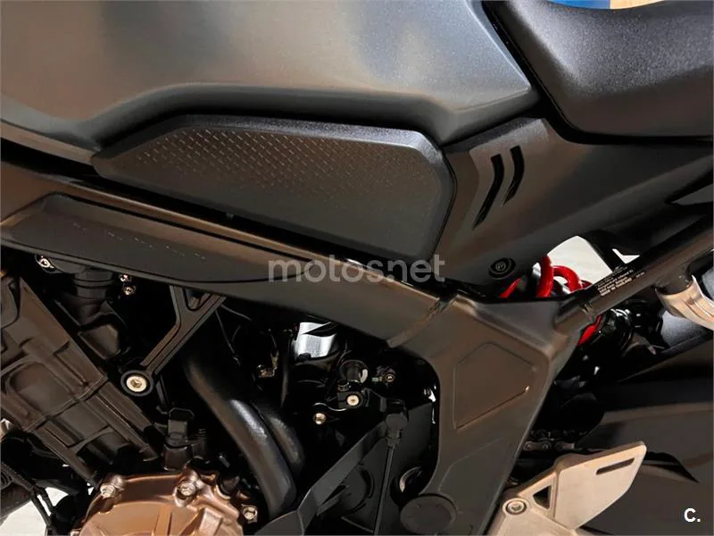 Honda CB 650 R – Vista 70
