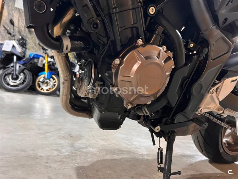 Honda CB 650 R – Vista 75