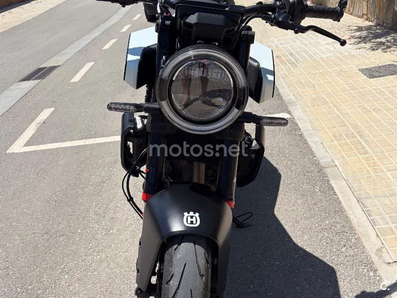 Husqvarna Vitpilen 401 – Vista 3