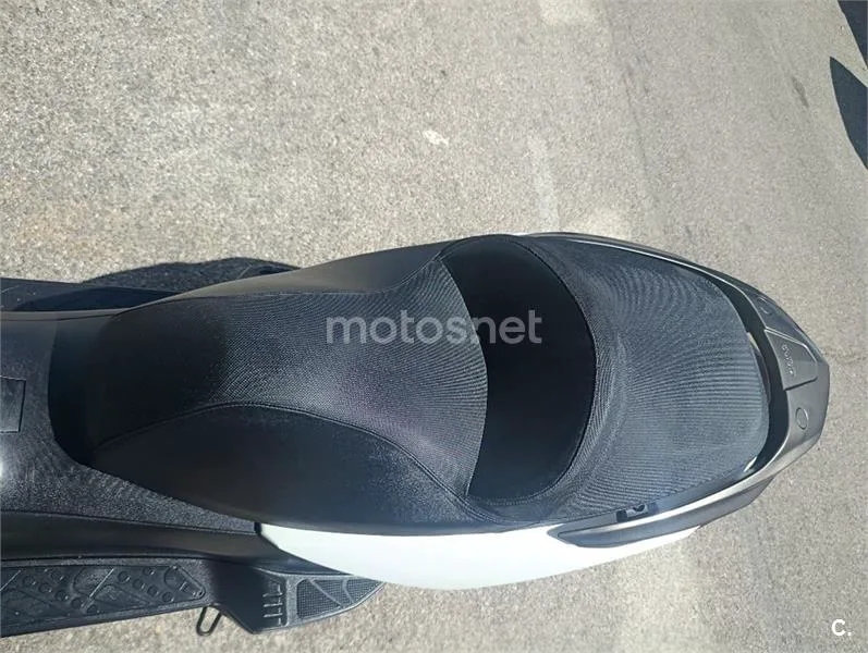 Kymco Super Dink 125 – Vista 3