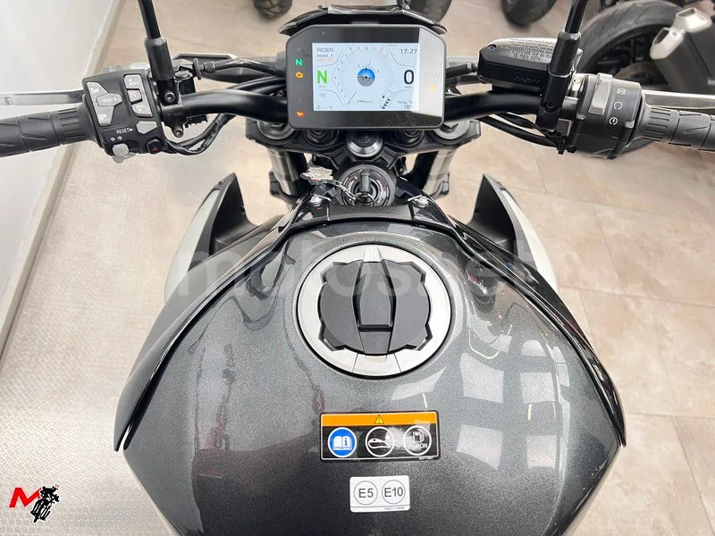 Kawasaki Z900 – Vista 7