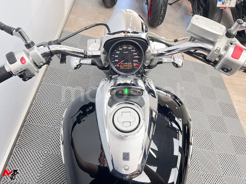 Suzuki Intruder C800 – Vista 7