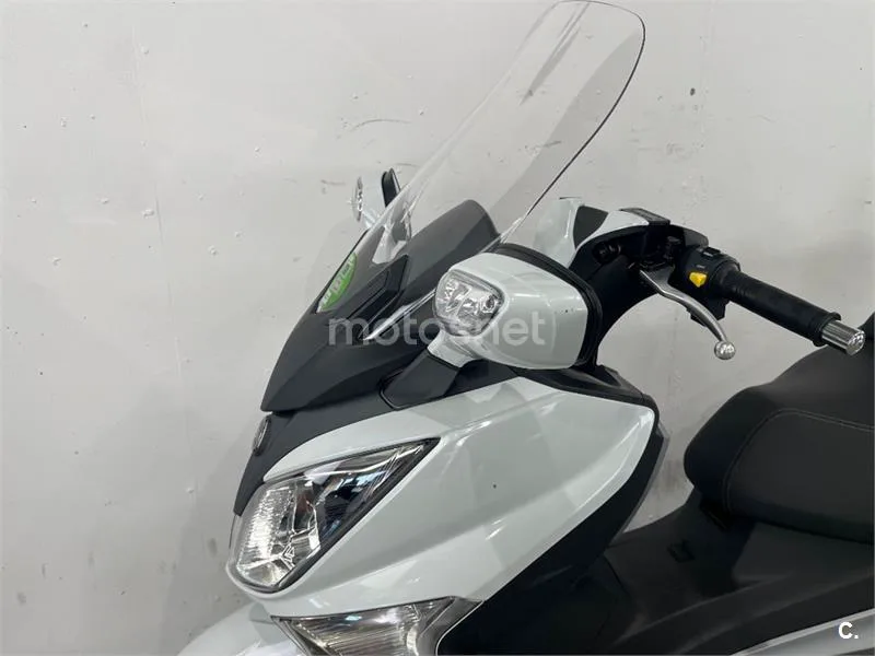 SYM Joymax 125 – Vista 16