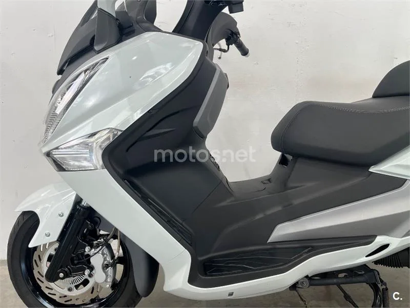 SYM Joymax 125 – Vista 18