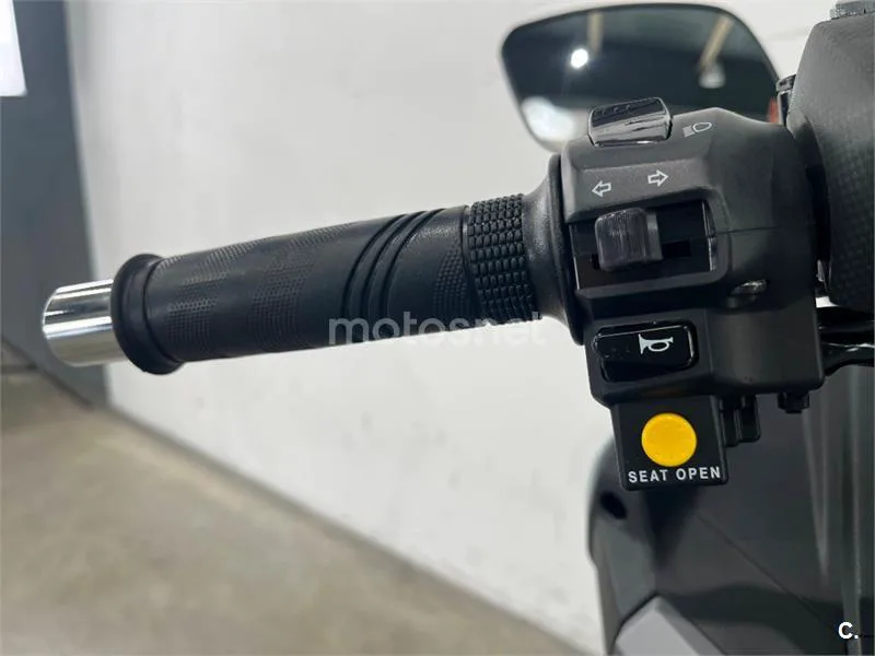 SYM Joymax 125 – Vista 23