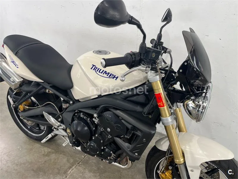 Triumph Street Triple – Vista 15