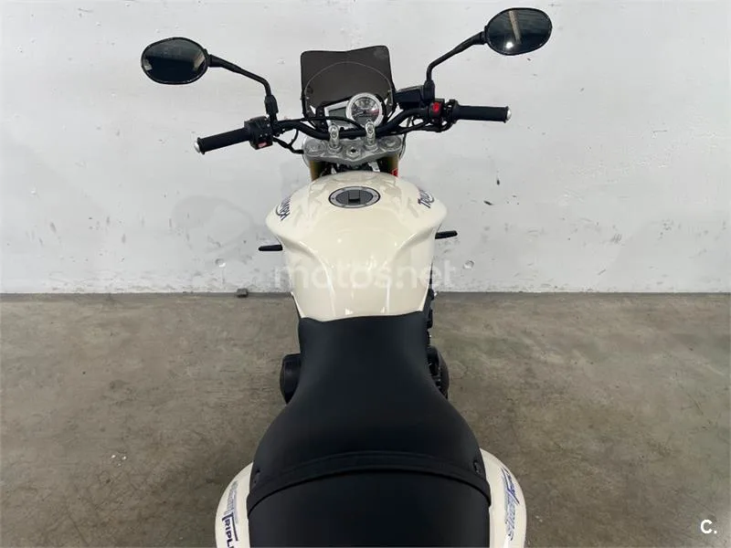 Triumph Street Triple – Vista 23