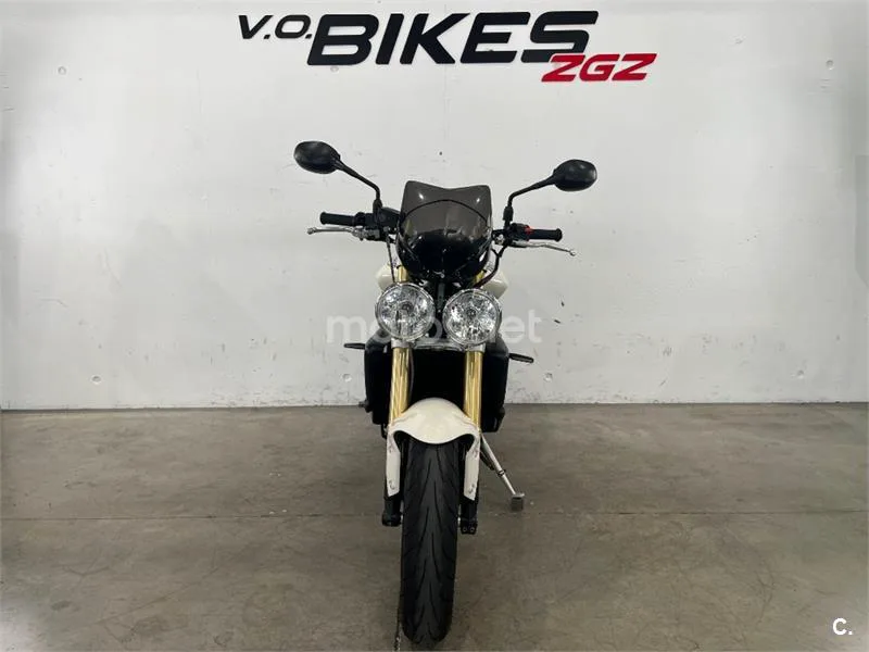 Triumph Street Triple – Vista 4