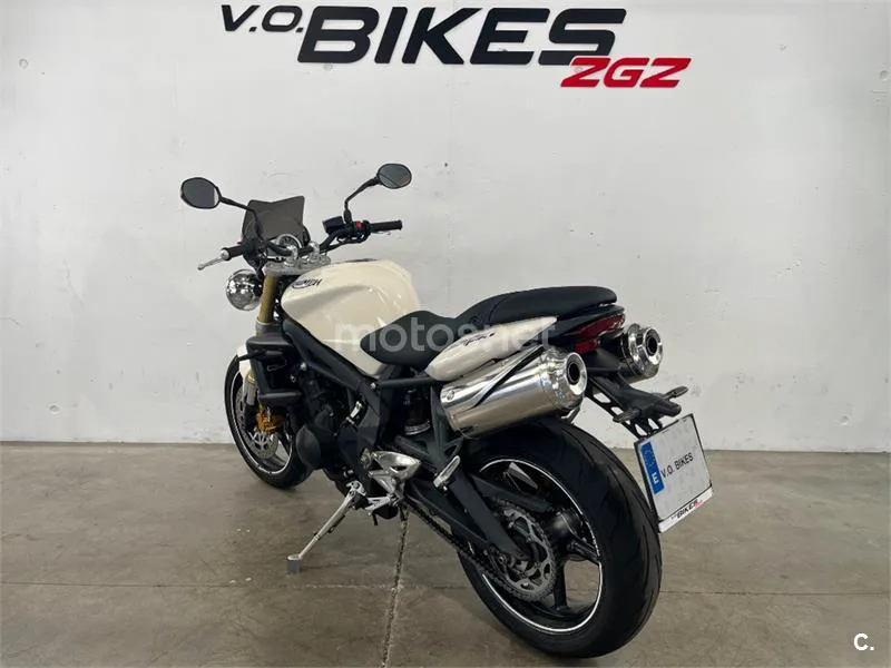 Triumph Street Triple – Vista 6