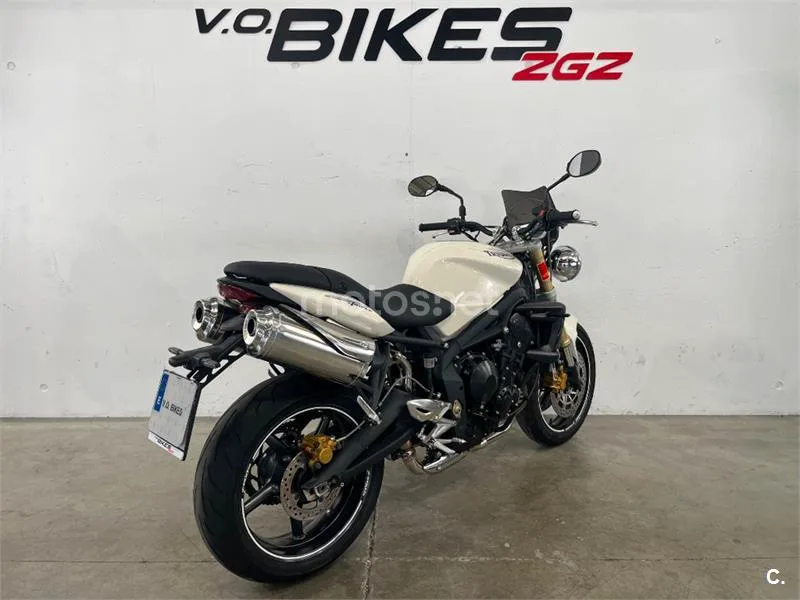 Triumph Street Triple – Vista 8