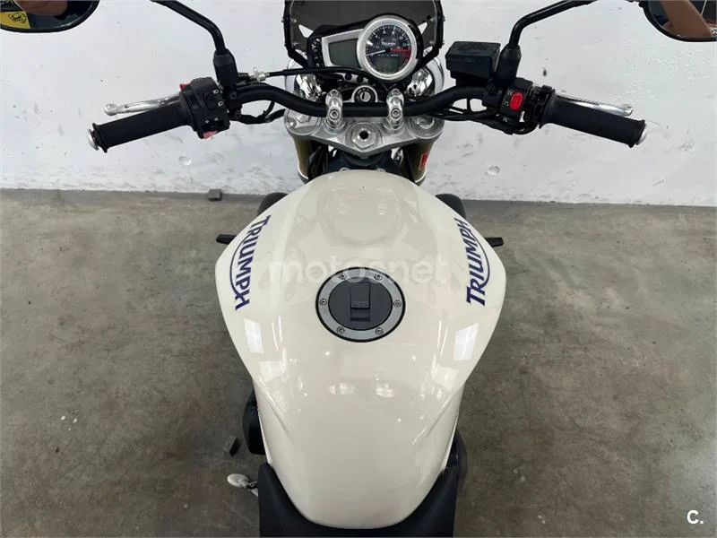 Triumph Street Triple – Vista 9