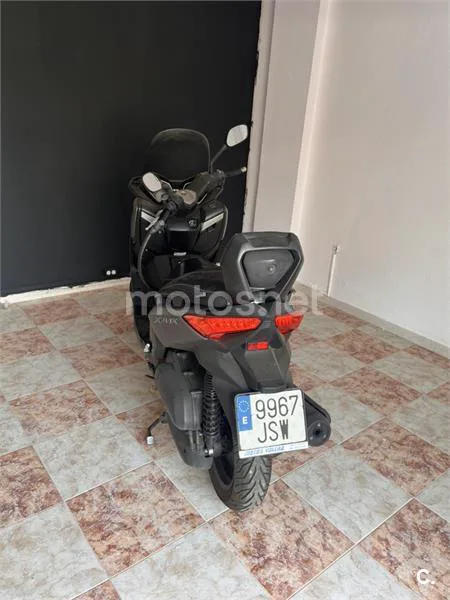 Yamaha XMAX 125 - Vista 3