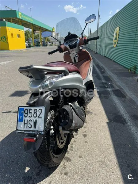 Piaggio Beverly Sport Touring 350 – Vista 3