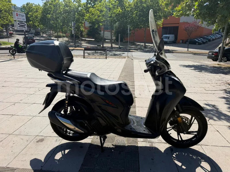 Honda SH 125i – Vista 5