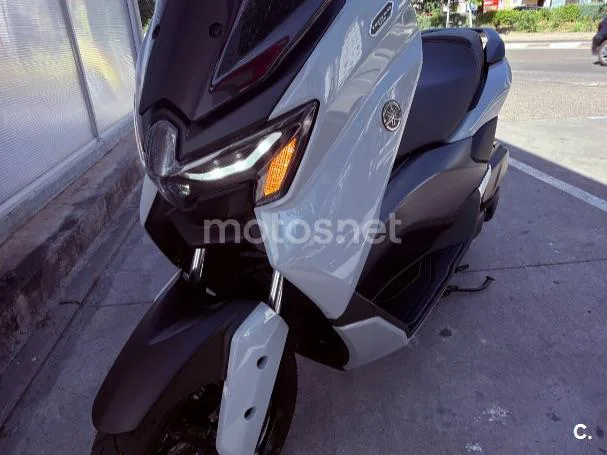 Yamaha NMAX – Vista 14