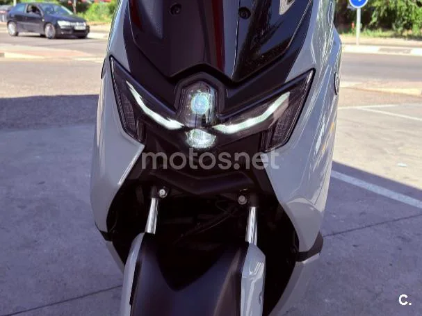 Yamaha NMAX – Vista 15