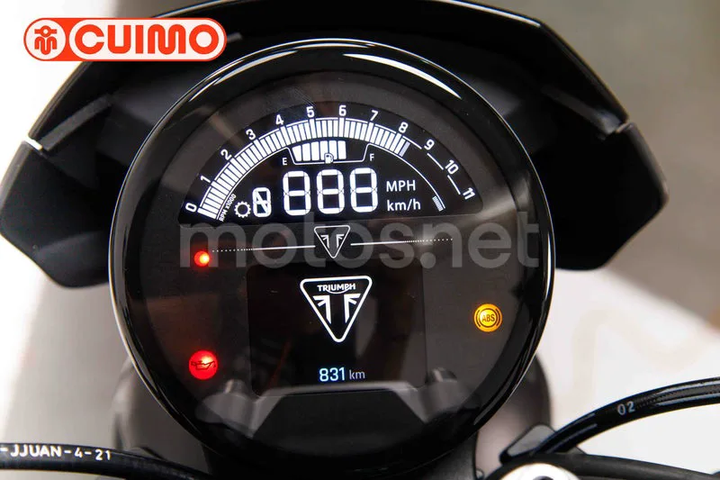 Triumph Trident 660 – Vista 32