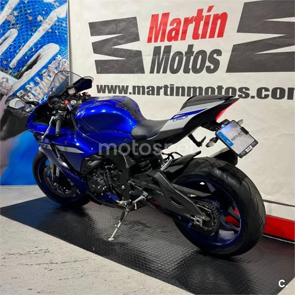 Yamaha R1 – Vista 12