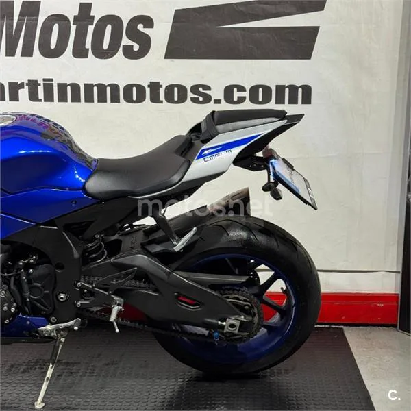 Yamaha R1 – Vista 14