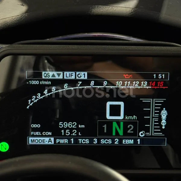 Yamaha R1 – Vista 16
