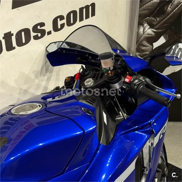 Yamaha R1 – Vista 17