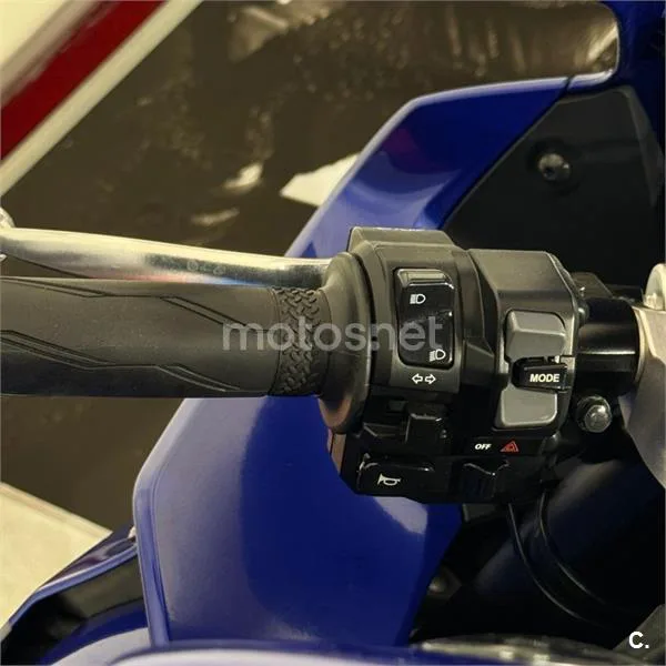 Yamaha R1 – Vista 18