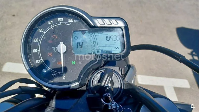 Triumph Speed 400 – Vista 7