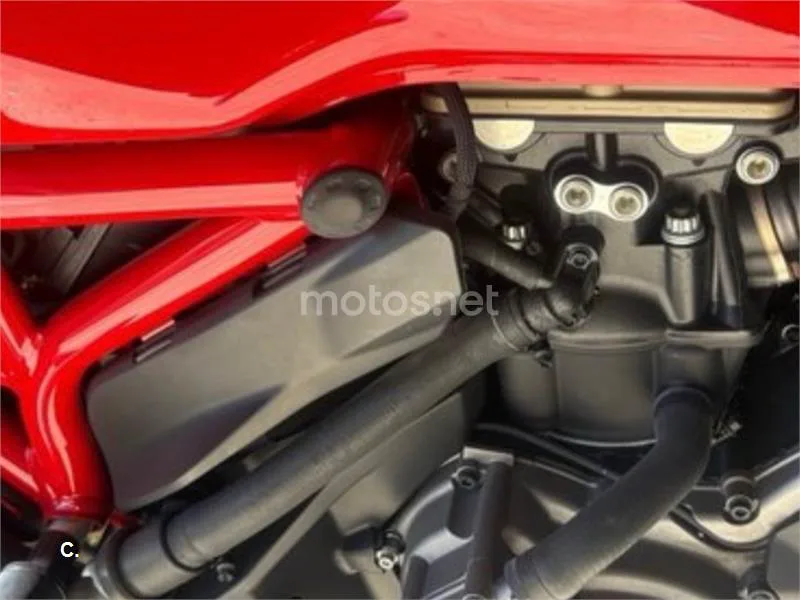 Ducati Monster 821 – Vista 3