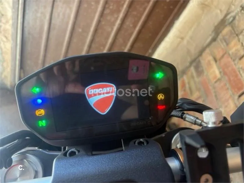 Ducati Monster 821 – Vista 4