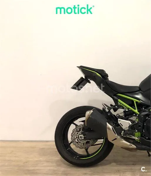 Kawasaki Z900 – Vista 3