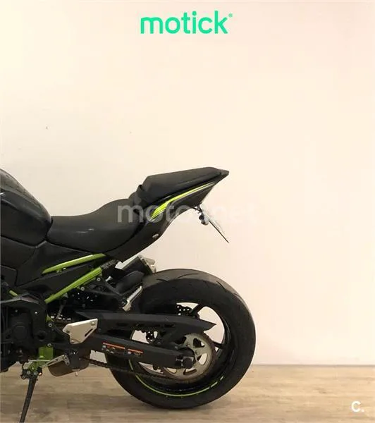 Kawasaki Z900 – Vista 8