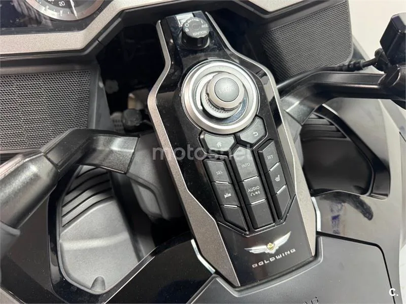 Honda Gold Wing – Vista 14