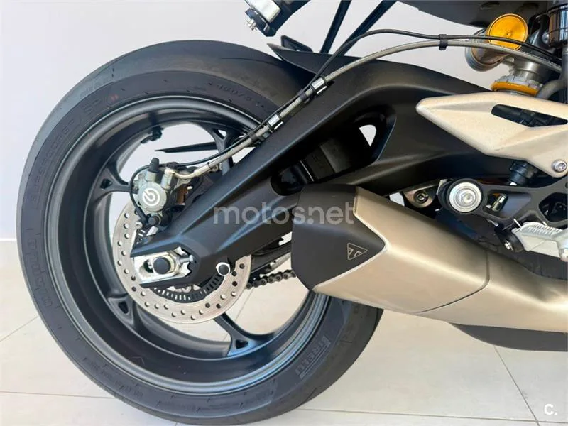 Triumph Street Triple 765 – Vista 17