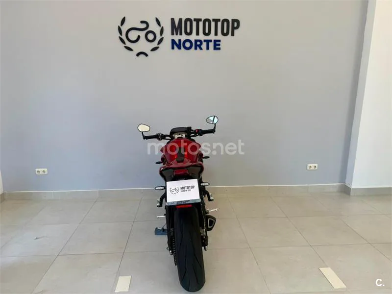 Triumph Street Triple 765 – Vista 8