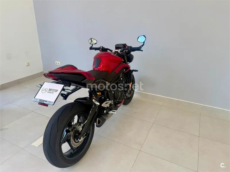 Triumph Street Triple 765 – Vista 9
