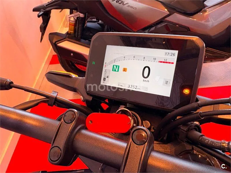 Honda CB 125 R – Vista 4