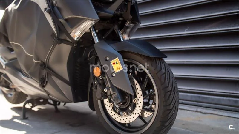Yamaha XMAX 400 – Vista 13