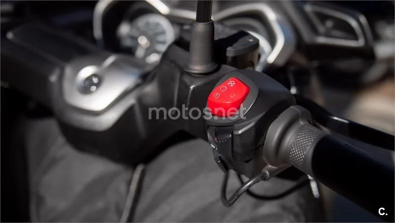 Yamaha XMAX 400 – Vista 17