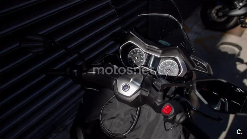 Yamaha XMAX 400 – Vista 19