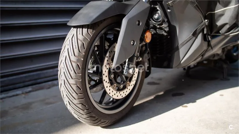 Yamaha XMAX 400 – Vista 6