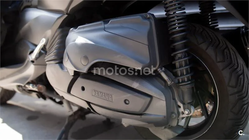 Yamaha XMAX 400 – Vista 10