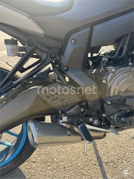 Yamaha MT-07 – Vista 13