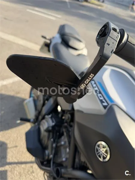 Yamaha MT-07 – Vista 15