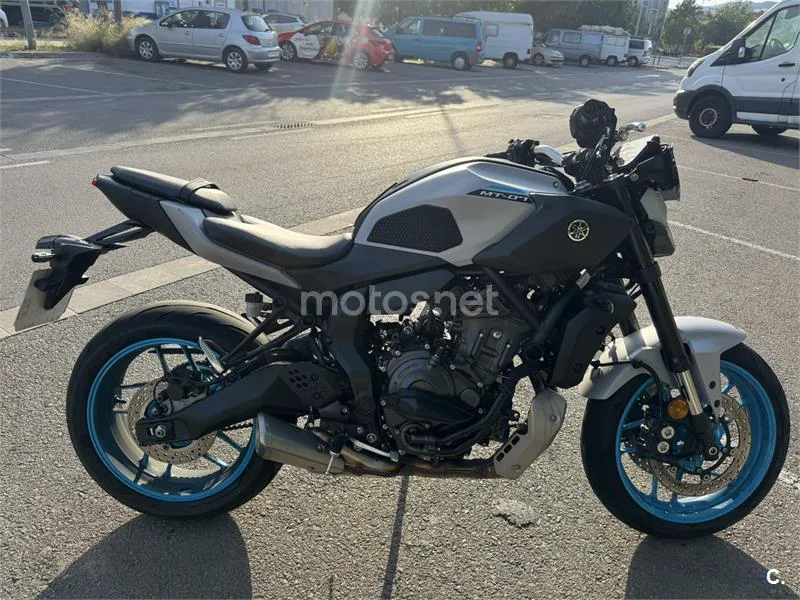 Yamaha MT-07 – Vista 16
