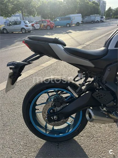 Yamaha MT-07 – Vista 8