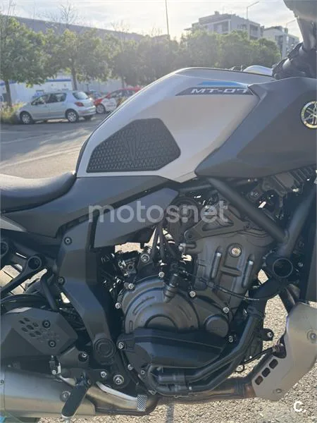 Yamaha MT-07 – Vista 9