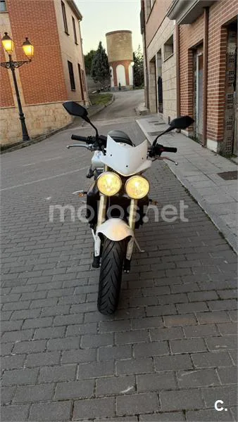Triumph Street Triple – Vista 11
